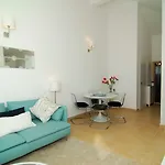 Flynn شقة